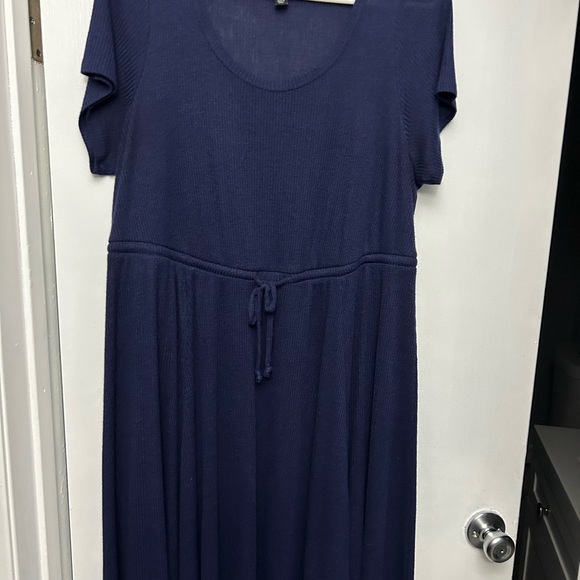Navy blue Torrid dress size 1. Super comfortable. - Picture 3 of 4